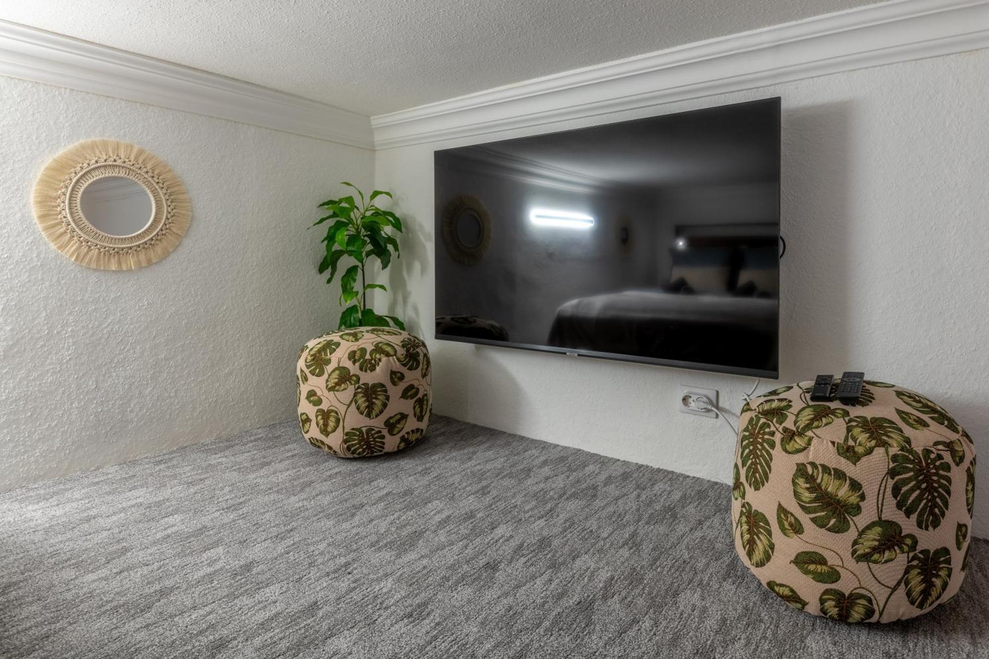 Rose Garden Apartment *